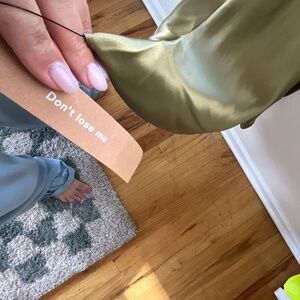 Reformation Size 6 100% silk- resist